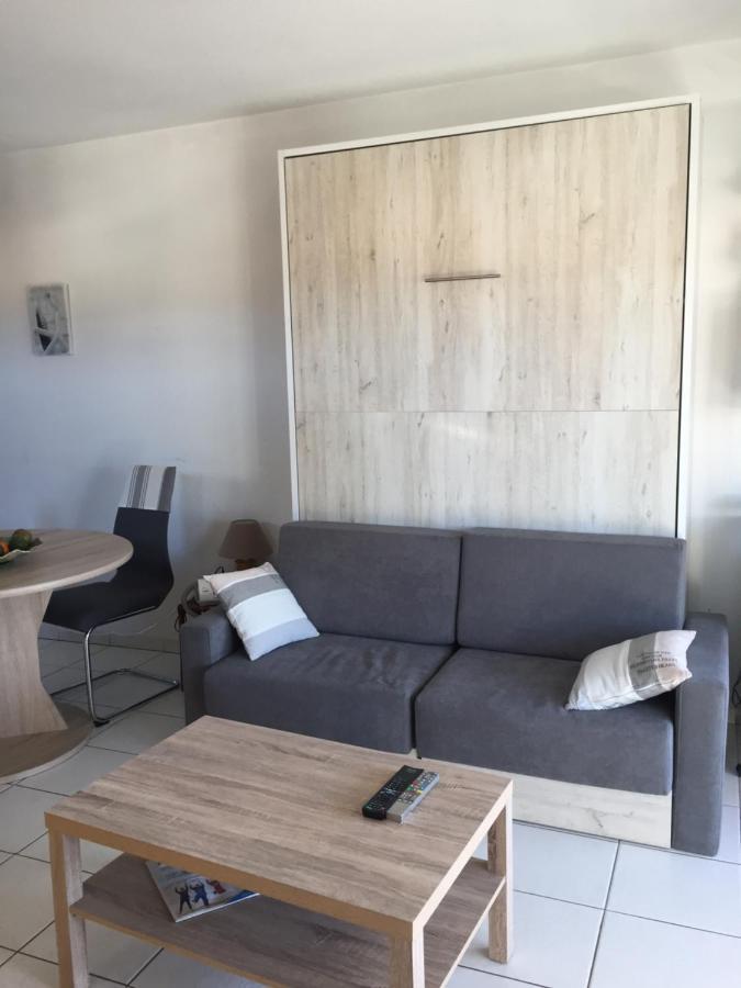 F2 Immeuble Les Pieds Dans L'Eau Apartment วิลล์เนิฟ-ลูเบ ภายนอก รูปภาพ