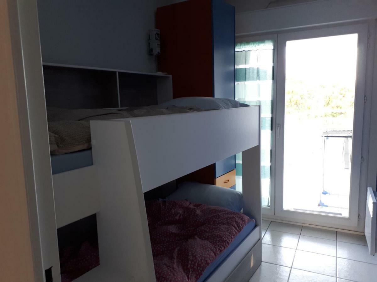 F2 Immeuble Les Pieds Dans L'Eau Apartment วิลล์เนิฟ-ลูเบ ภายนอก รูปภาพ